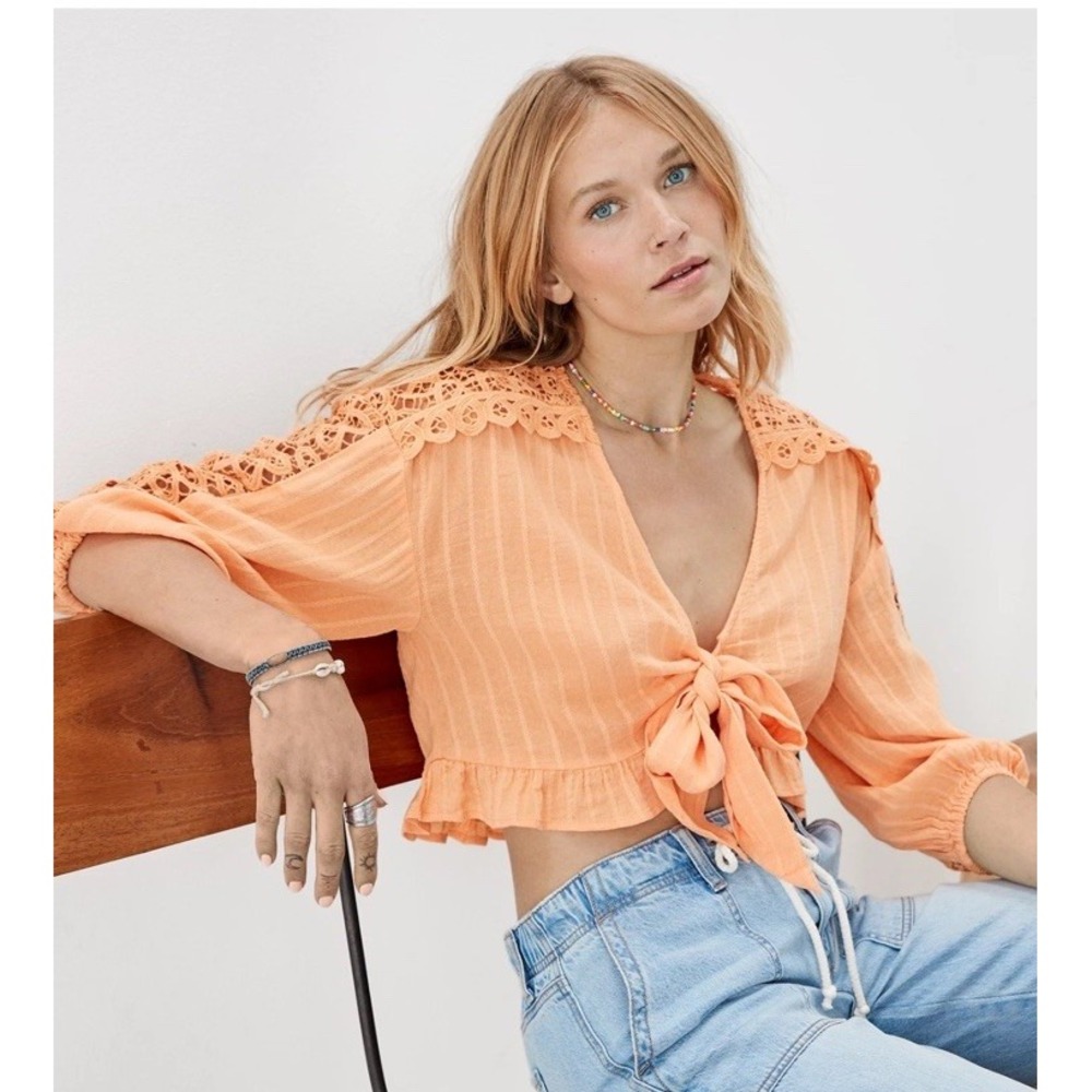 American Eagle Lace Tie In Front Blouse Medium 3/4 Sleeve Orange Peach Crop Boho